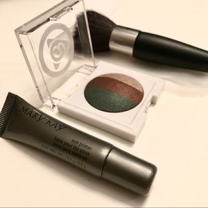 BUNDLE: Eye primer, eye shadow & foundation brush